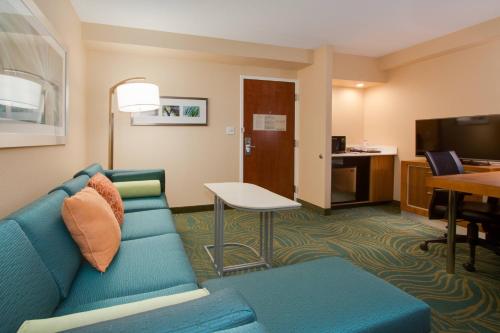 King Suite with Sofa Bed image 5
