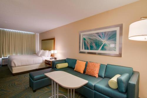 King Suite with Sofa Bed image 6