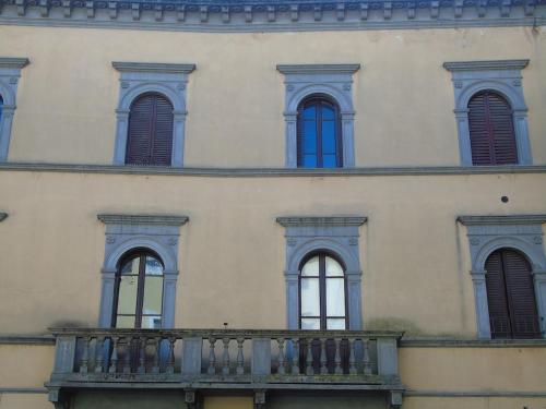 ระเบียง/ชานเรือน, The Angela's House and large balcony on the square in ใจกลางเมืองโตดิ