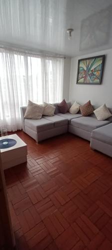 Casa de 5 habitaciones y 3 banos cerca al centro de la ciudad in San Jose