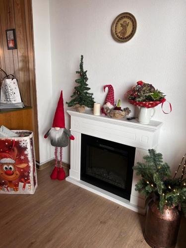 Shared lounge/TV area, Haus Astenblick in Winterberg Ferienwohnungen mit Gastraum Wanderveranstaltungen und Familienfeiern in Langewiese