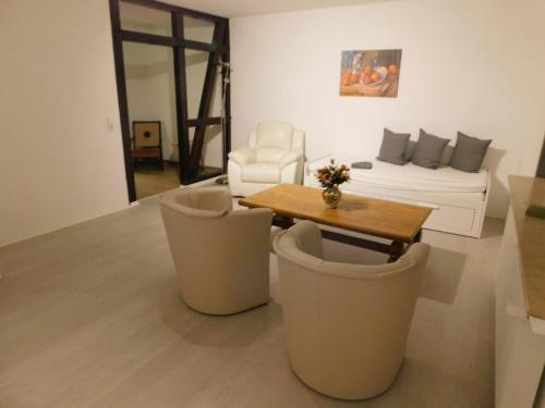 Haus Astenblick in Winterberg Ferienwohnungen mit Gastraum Wanderveranstaltungen und Familienfeiern in Langewiese