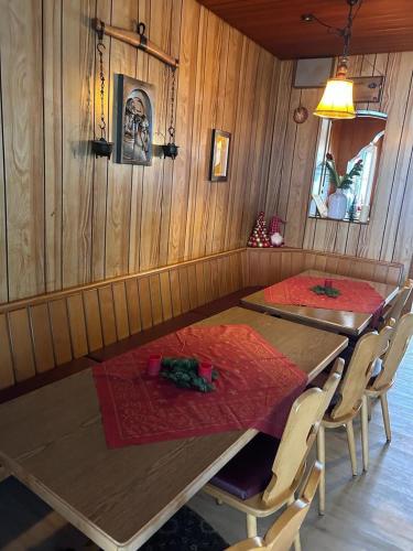Shared lounge/TV area, Haus Astenblick in Winterberg Ferienwohnungen mit Gastraum Wanderveranstaltungen und Familienfeiern in Langewiese