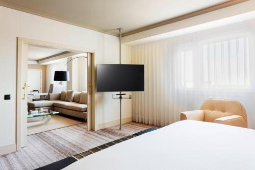 Madrid Marriott Auditorium Hotel & Conference Center - image 2