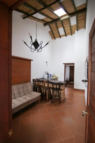 2 bedrooms, 5 beds