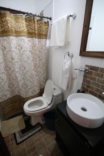 3 bedrooms, 4 beds