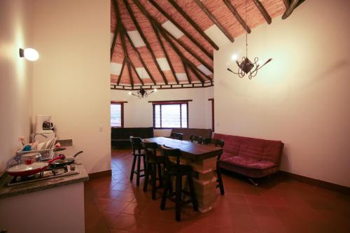 2 bedrooms, 3 beds