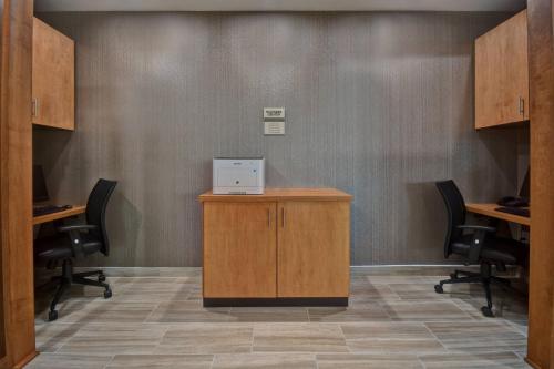 SpringHill Suites Holland - image 2