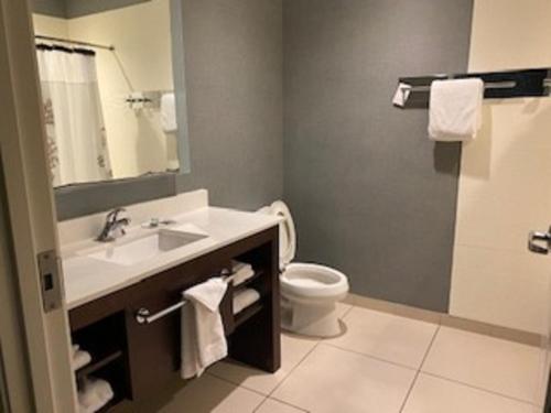 2 bedrooms, 3 beds