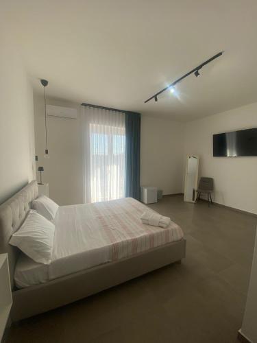 HYRIA Rooms - Tap to explore photos