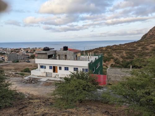 Unterkunft von außen, Mirage in Tarrafal