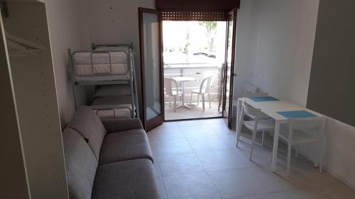 Studio with Balcony image 10