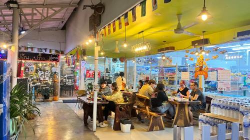 Pa Chalermchai Guesthouse - 레스토랑