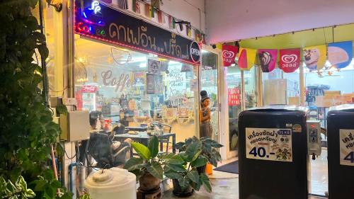 Pa Chalermchai Guesthouse - 레스토랑