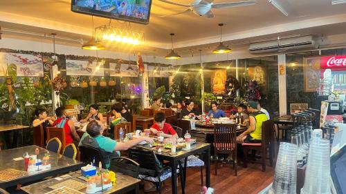 Pa Chalermchai Guesthouse - 레스토랑