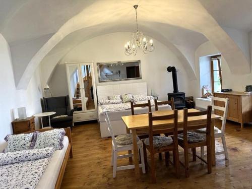 2 bedrooms, 4 beds