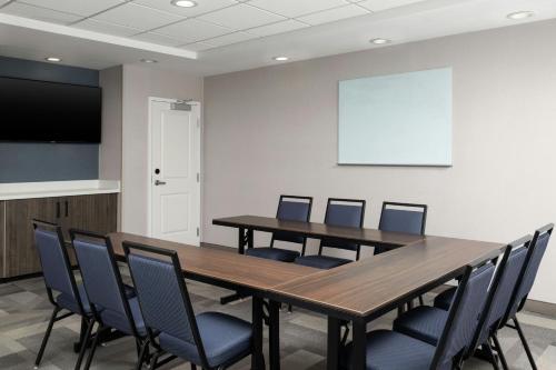 TownePlace Suites by Marriott Houston Hobby Airport - image 10