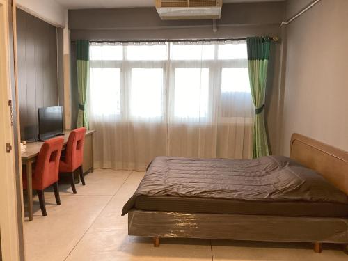 room detail thumbnail 2