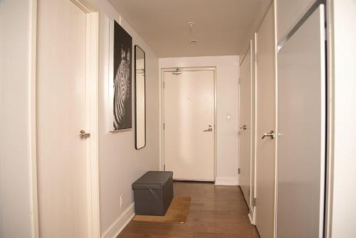 Entrance, Minimum one month - Room with Ensuite Bathroom in fairly new 2 rooms, 2 bathrooms condo in Alta Vista