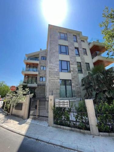 Park Residence 3 - 1 br & Parking at Tivat Center