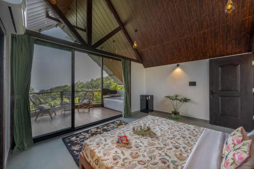 SaffronStays Raanwaara Luxe - 2BR villa with dual balcony jacuzzis, infinity swing & private waterfa near Tung Fort