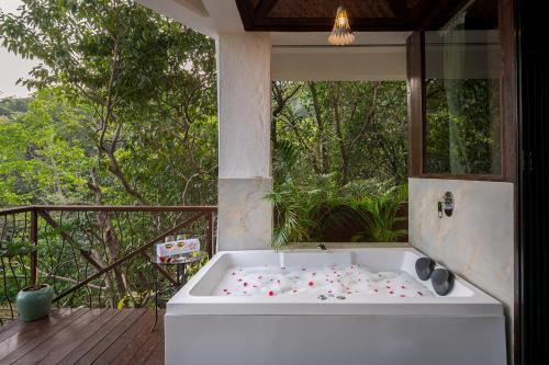 Surrounding environment, SaffronStays Raanwaara Luxe - 2BR villa with dual balcony jacuzzis, infinity swing & private waterfa near Tung Fort