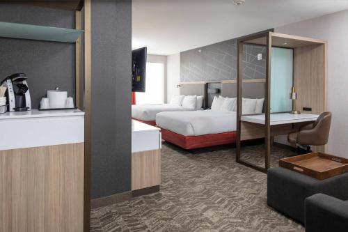 2 queen beds