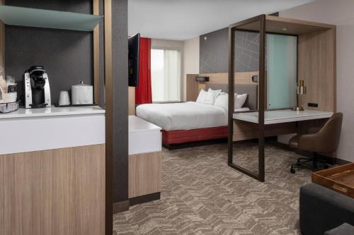 King Suite with Trundle Bed