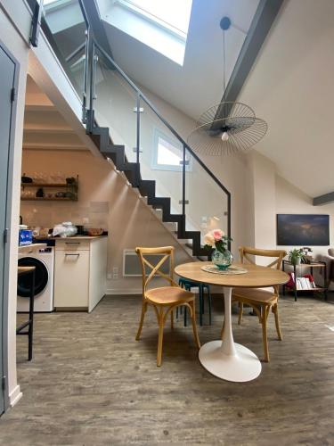 Stylish & Cosy Mezzanine in Historical Old Town, Annecy (photo 2)