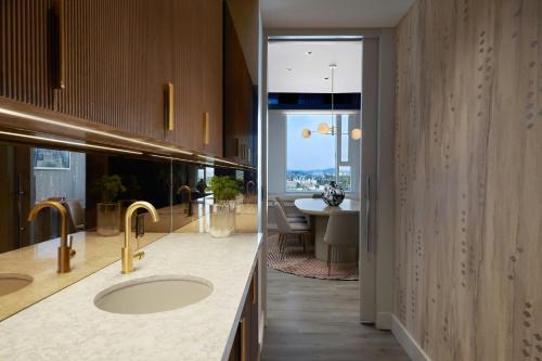 W Hollywood - image 3