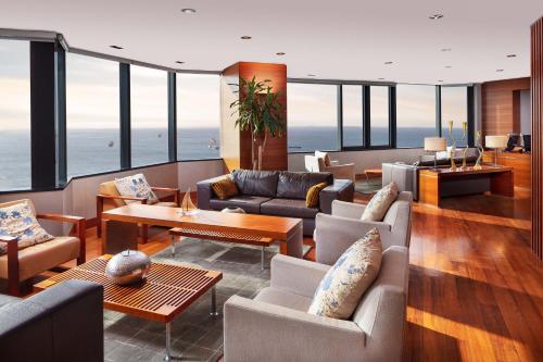 Club Room with Club Lounge Access and Sea View image 4