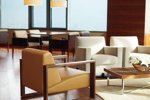 Club Room with Club Lounge Access and Sea View image 10