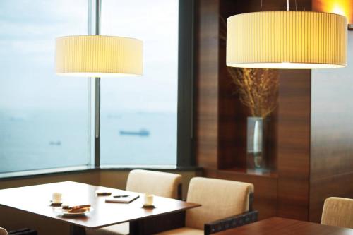 Club Room with Club Lounge Access and Sea View image 9