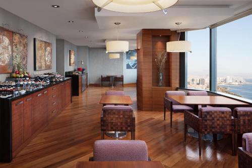 Club Room with Club Lounge Access and Sea View image 8
