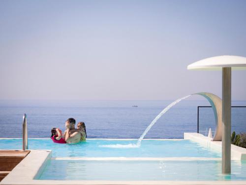 Úszómedence, La Brisa Boutique Hotel in Palase