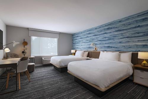 2 queen beds