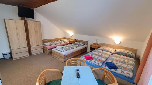 2 queen beds