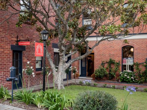 Entrance, Montacute Boutique Bunkhouse in Hobart