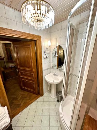 Captain's Castle Apartment, Tallinn (photo 8)