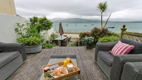 Зовнішній вигляд готелю, Bay House in Бомарі