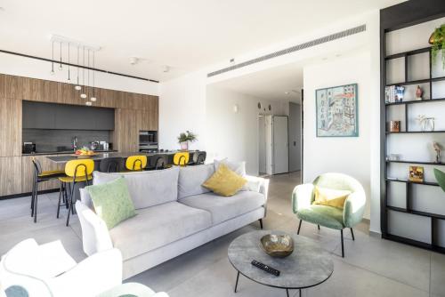 Tel-Aviv Rooftop Jacuzzi Penthouse by Sea N Rent Tel-Aviv Rooftop Jacuzzi Penthouse by Sea N Rent