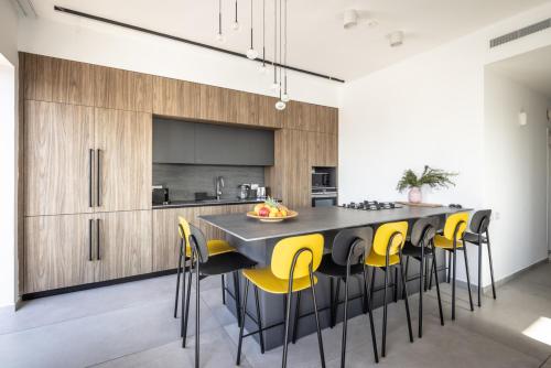 Tel-Aviv Rooftop Jacuzzi Penthouse by Sea N Rent Tel-Aviv Rooftop Jacuzzi Penthouse by Sea N Rent