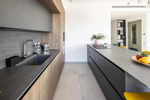 Tel-Aviv Rooftop Jacuzzi Penthouse by Sea N Rent Tel-Aviv Rooftop Jacuzzi Penthouse by Sea N Rent