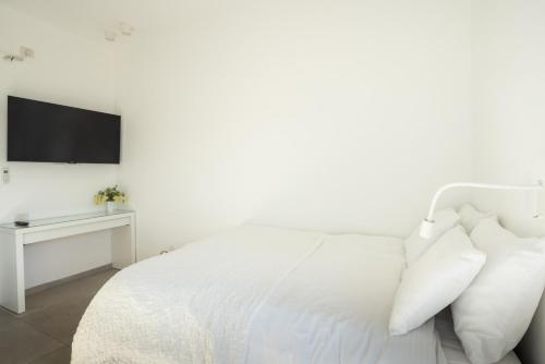 Tel-Aviv Rooftop Jacuzzi Penthouse by Sea N Rent Tel-Aviv Rooftop Jacuzzi Penthouse by Sea N Rent