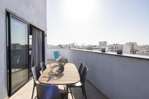 Tel-Aviv Rooftop Jacuzzi Penthouse by Sea N Rent Tel-Aviv Rooftop Jacuzzi Penthouse by Sea N Rent