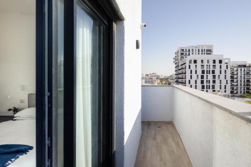 Tel-Aviv Rooftop Jacuzzi Penthouse by Sea N Rent Tel-Aviv Rooftop Jacuzzi Penthouse by Sea N Rent