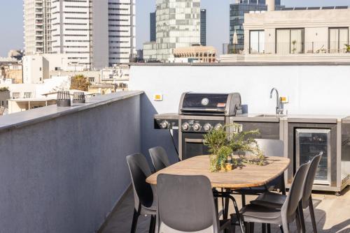 Tel-Aviv Rooftop Jacuzzi Penthouse by Sea N Rent Tel-Aviv Rooftop Jacuzzi Penthouse by Sea N Rent