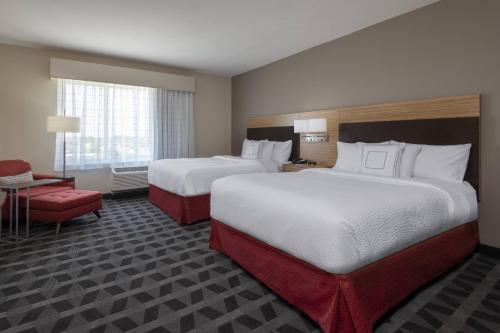 2 queen beds