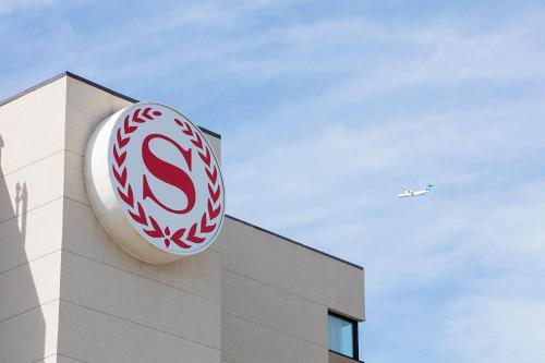 Sheraton Cavalier Calgary Hotel - image 5