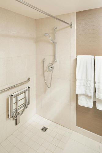 Queen Room image 1